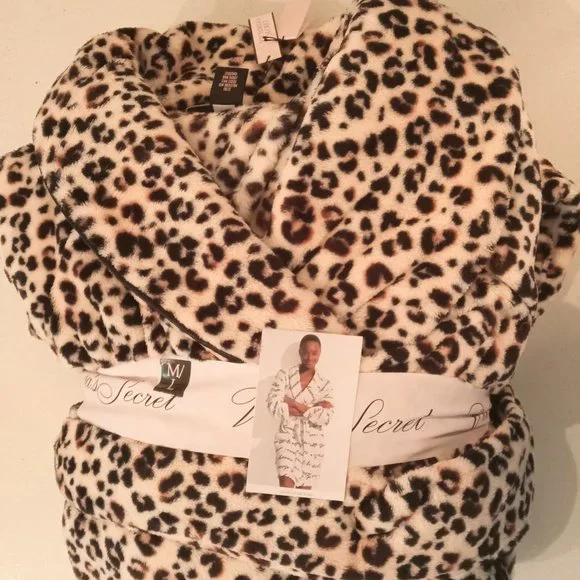 NWT🎁Victoria's Secret Plush Cozy Robe,Shawl Collar,Tie Waist, Pockets - Picture 4 of 15